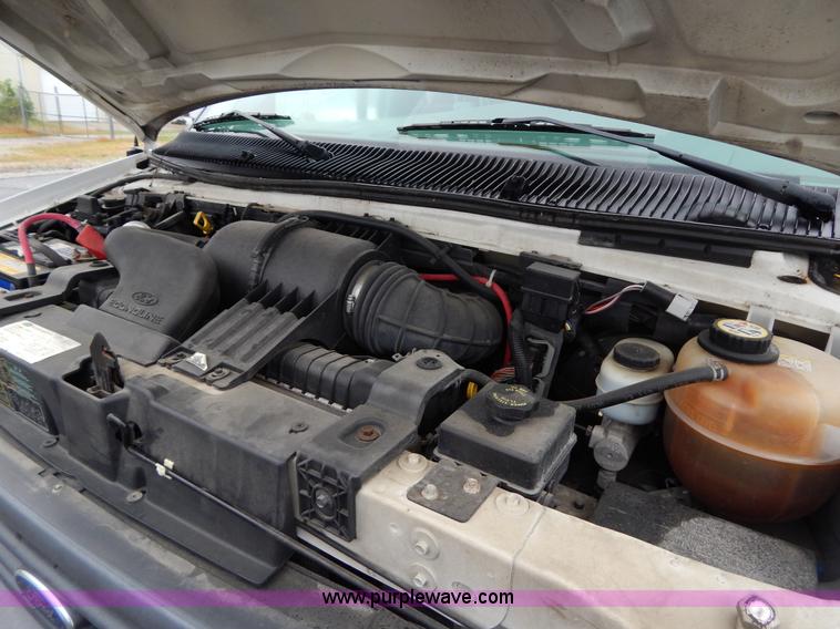 image for item I4688 2005 Ford E350 van