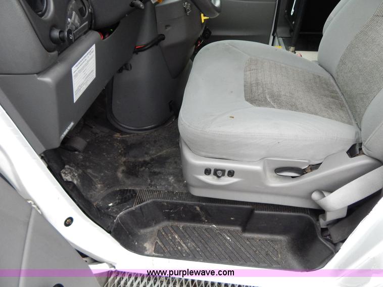 image for item I4688 2005 Ford E350 van
