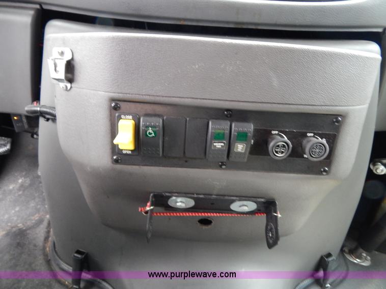 image for item I4688 2005 Ford E350 van