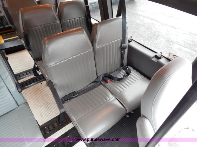 image for item I4688 2005 Ford E350 van