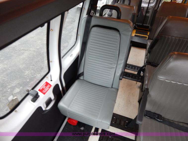 image for item I4688 2005 Ford E350 van