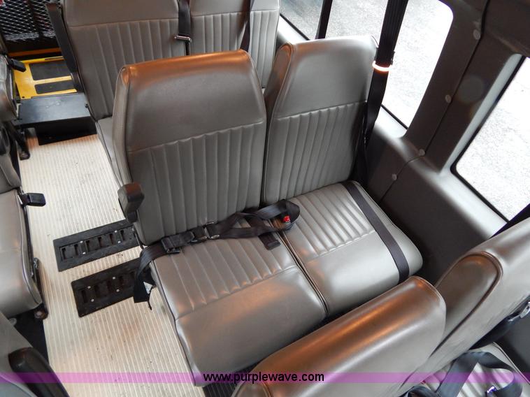 image for item I4688 2005 Ford E350 van