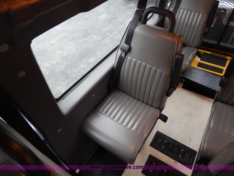 image for item I4688 2005 Ford E350 van