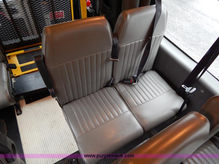 image for item I4688 2005 Ford E350 van