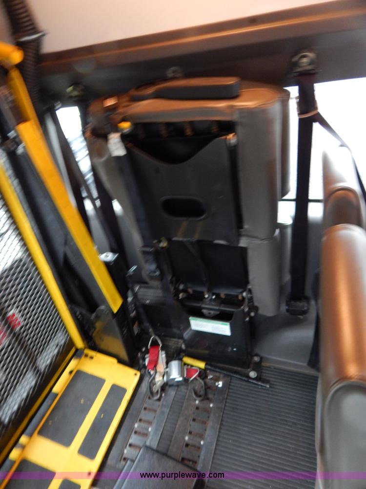 image for item I4688 2005 Ford E350 van