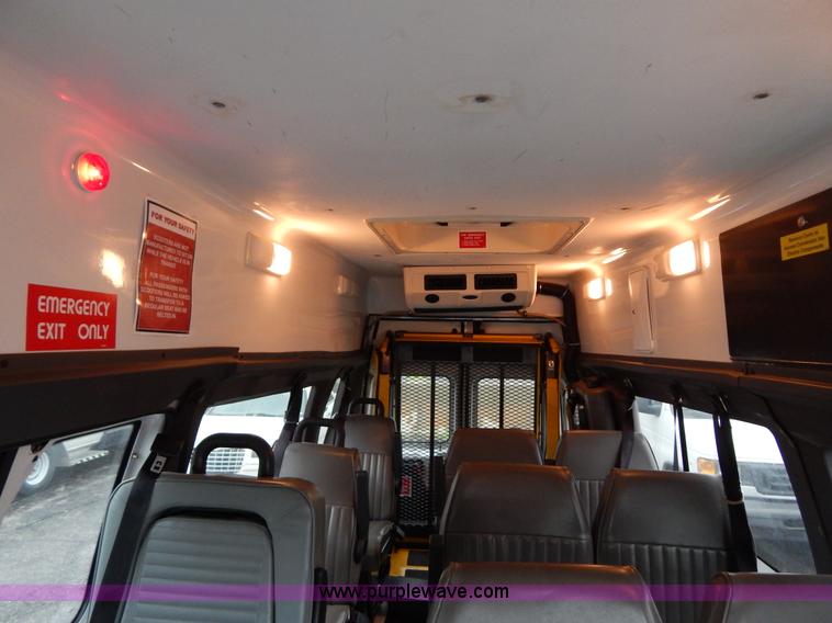 image for item I4688 2005 Ford E350 van