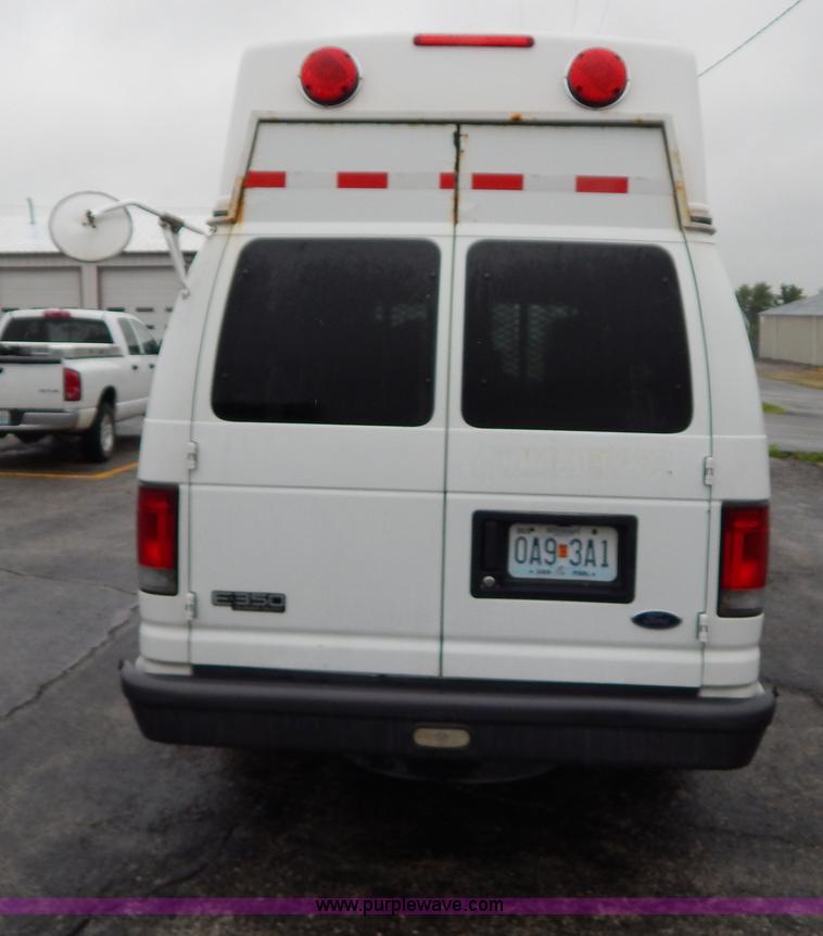 image for item I4689 2005 Ford E350 van