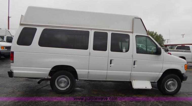 image for item I4689 2005 Ford E350 van