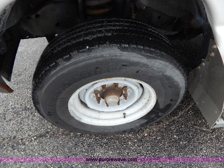 image for item I4689 2005 Ford E350 van