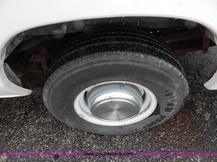 image for item I4689 2005 Ford E350 van