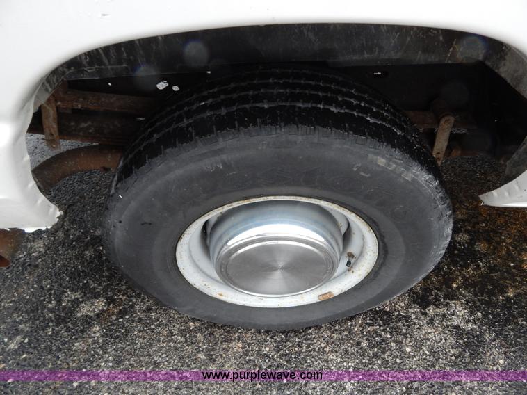 image for item I4689 2005 Ford E350 van