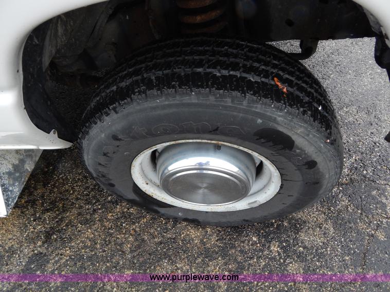 image for item I4689 2005 Ford E350 van