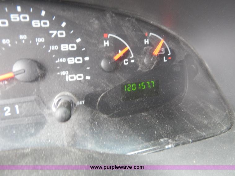 image for item I4689 2005 Ford E350 van