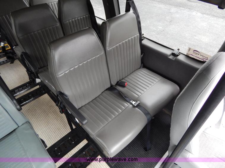 image for item I4689 2005 Ford E350 van