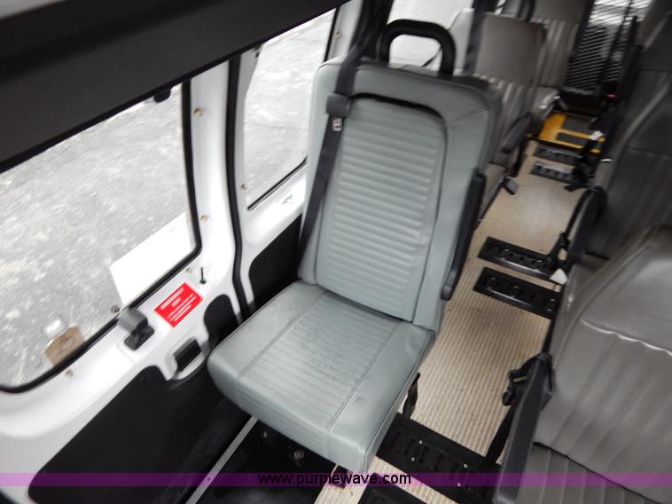 image for item I4689 2005 Ford E350 van