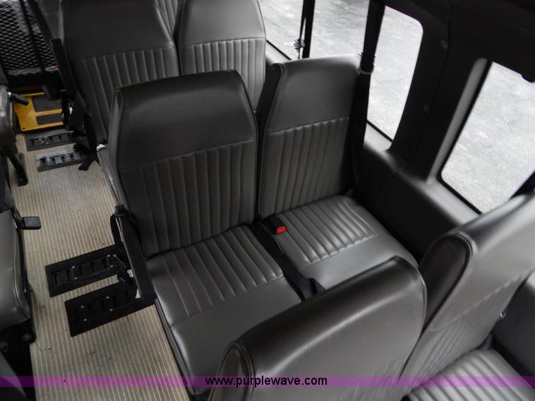 image for item I4689 2005 Ford E350 van