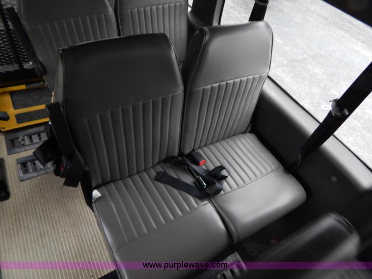 image for item I4689 2005 Ford E350 van