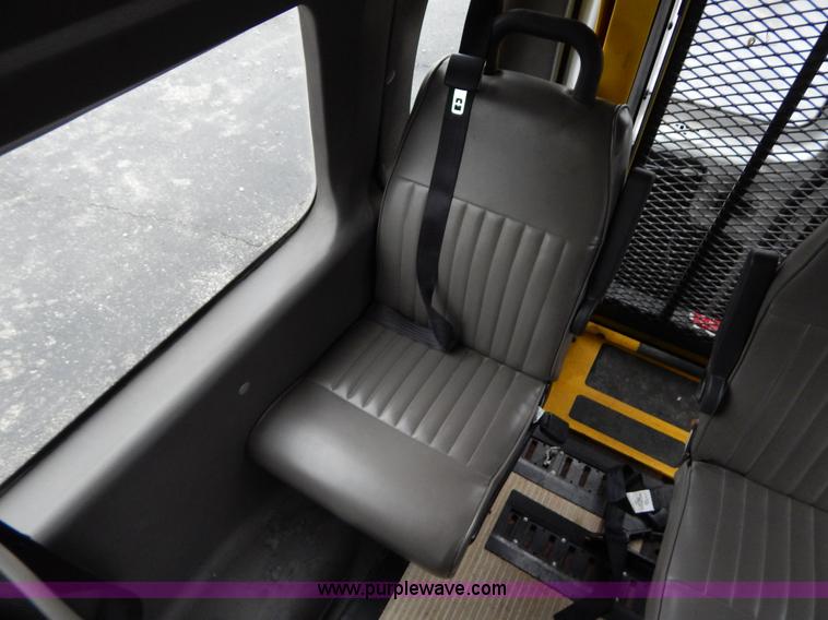 image for item I4689 2005 Ford E350 van