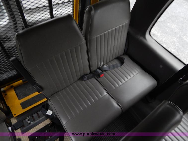 image for item I4689 2005 Ford E350 van