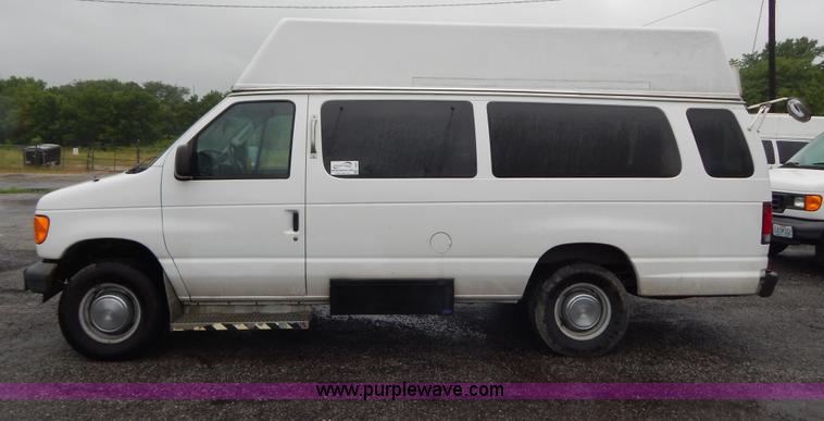 image for item I4691 2005 Ford E350 van