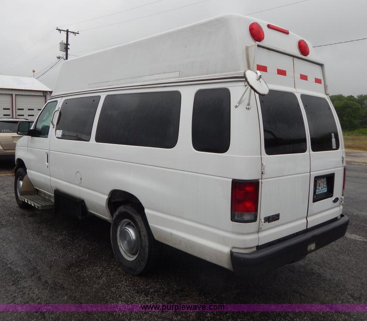 image for item I4691 2005 Ford E350 van