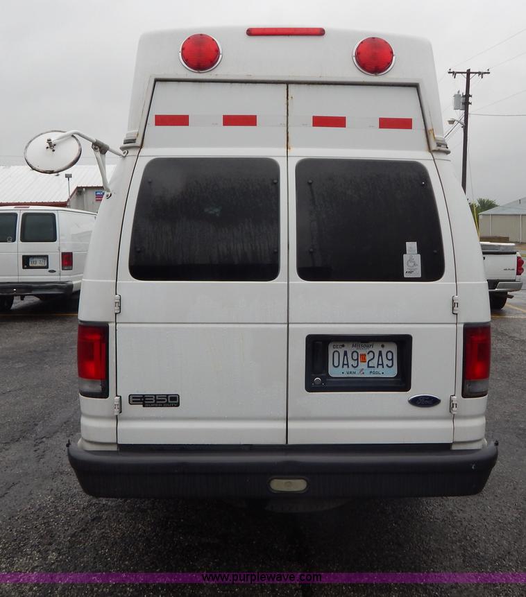 image for item I4691 2005 Ford E350 van