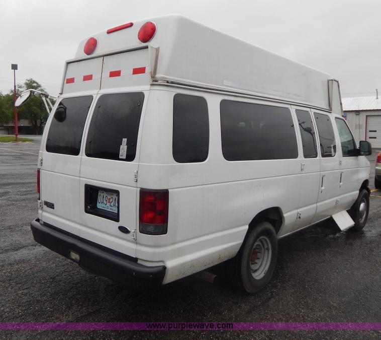 image for item I4691 2005 Ford E350 van