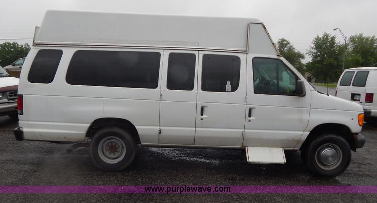 image for item I4691 2005 Ford E350 van