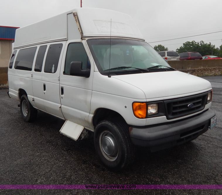 image for item I4691 2005 Ford E350 van