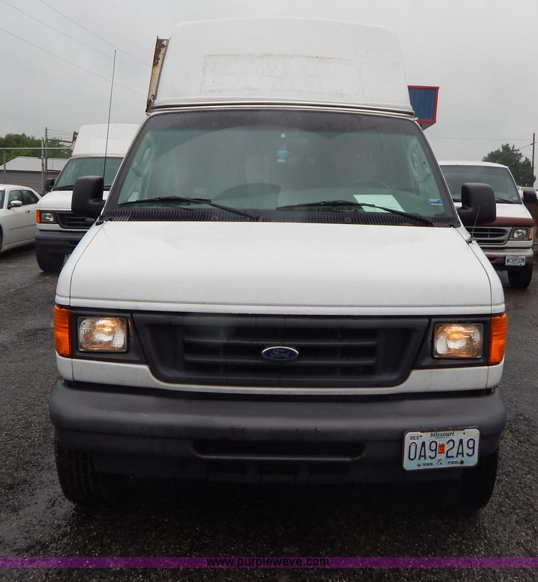image for item I4691 2005 Ford E350 van