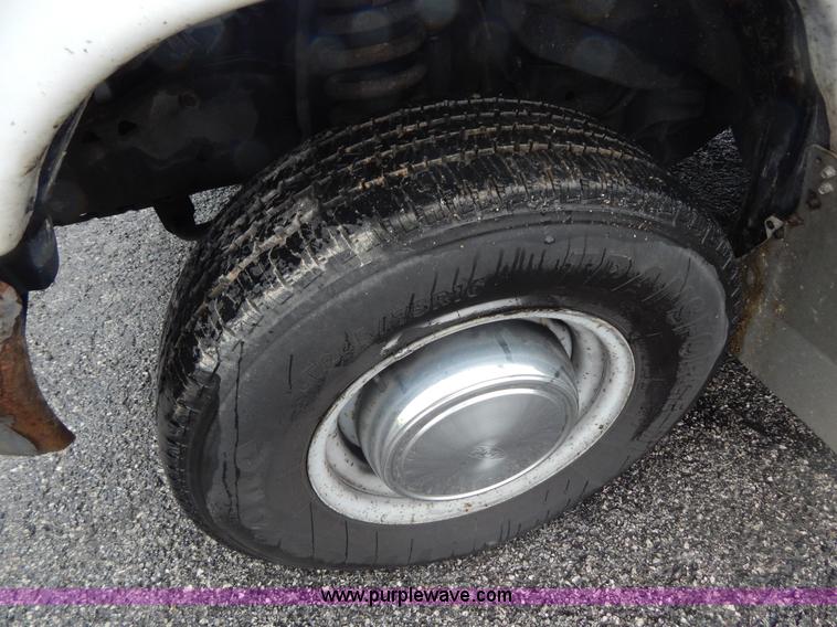 image for item I4691 2005 Ford E350 van