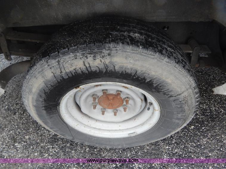 image for item I4691 2005 Ford E350 van