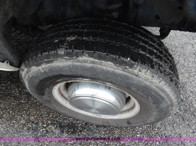 image for item I4691 2005 Ford E350 van