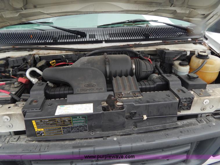 image for item I4691 2005 Ford E350 van