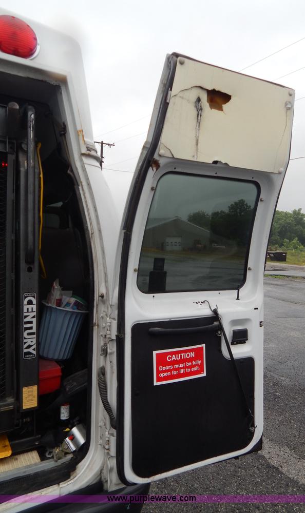 image for item I4691 2005 Ford E350 van