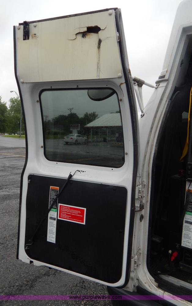 image for item I4691 2005 Ford E350 van
