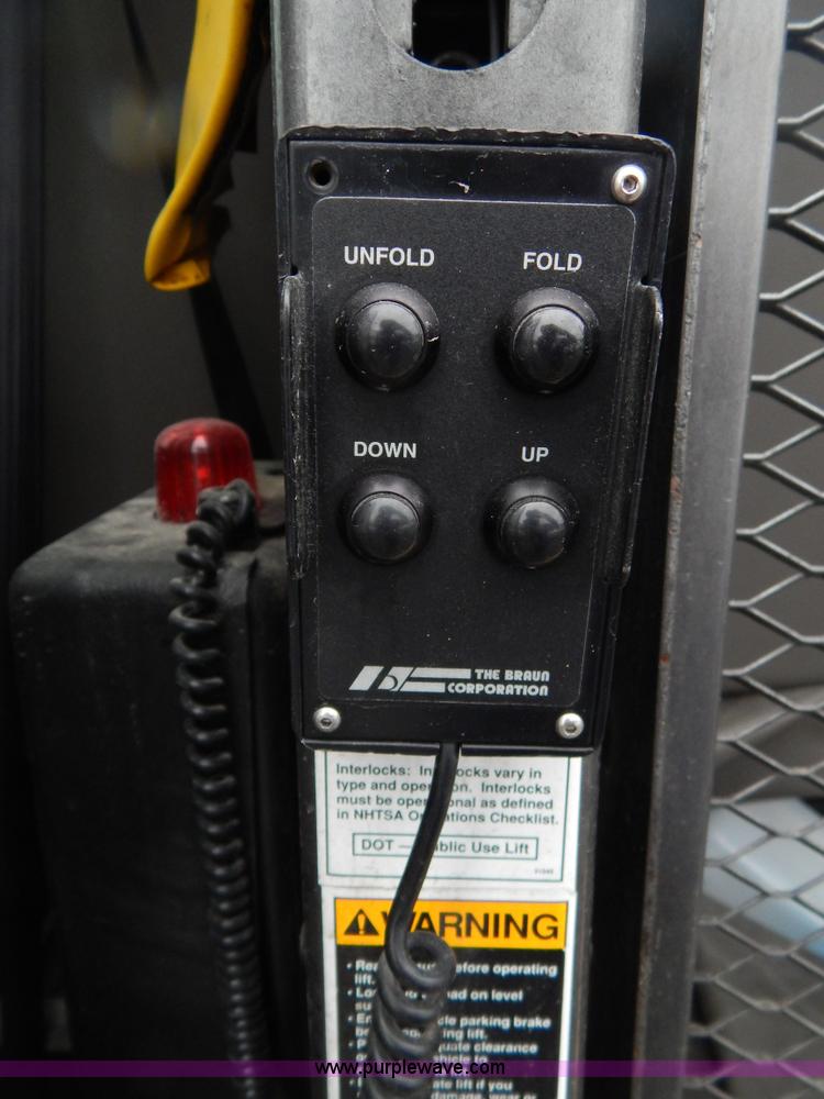 image for item I4691 2005 Ford E350 van