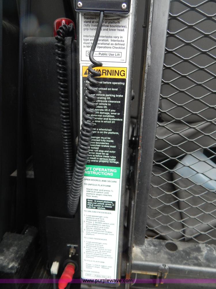 image for item I4691 2005 Ford E350 van