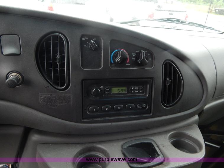 image for item I4691 2005 Ford E350 van