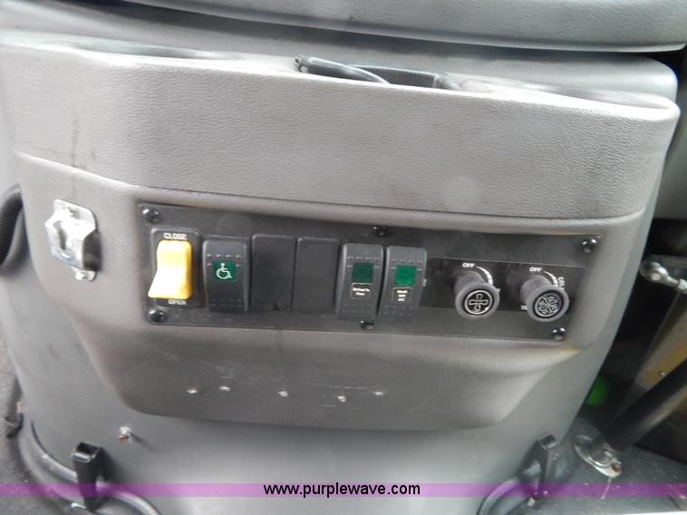 image for item I4691 2005 Ford E350 van