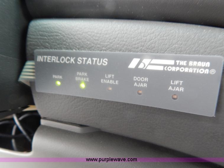 image for item I4691 2005 Ford E350 van