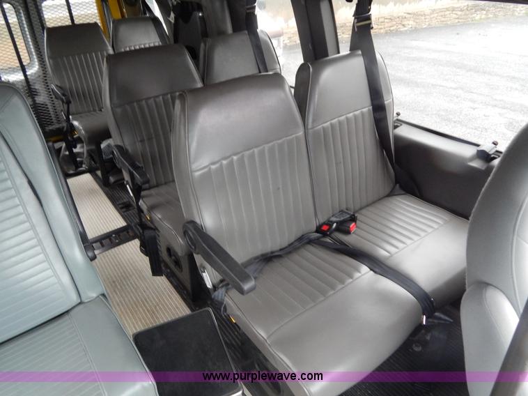 image for item I4691 2005 Ford E350 van