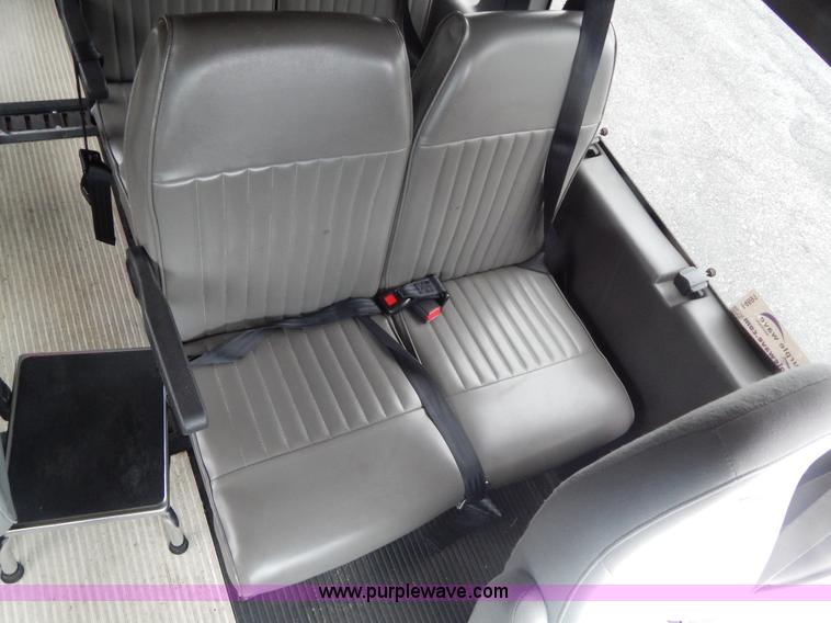 image for item I4691 2005 Ford E350 van