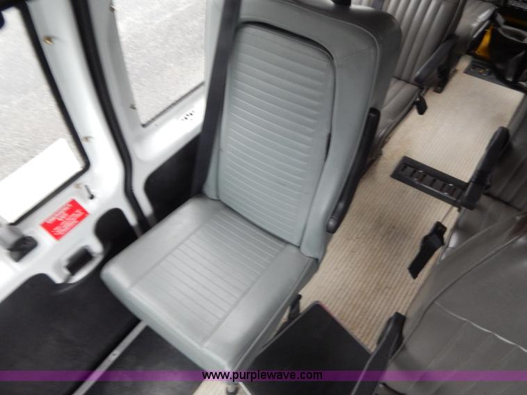 image for item I4691 2005 Ford E350 van