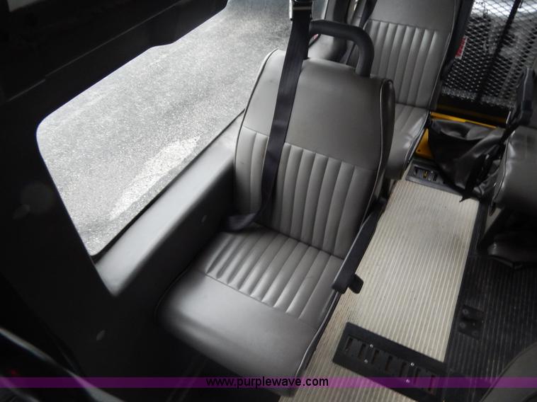 image for item I4691 2005 Ford E350 van