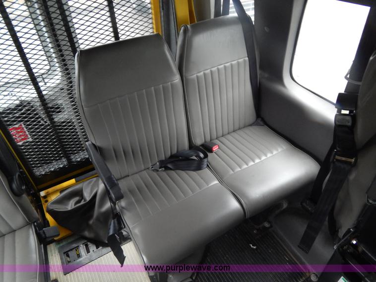 image for item I4691 2005 Ford E350 van