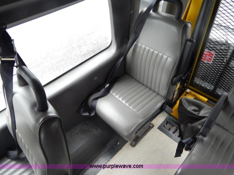 image for item I4691 2005 Ford E350 van