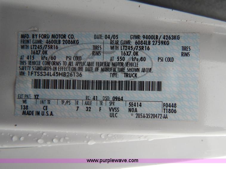 image for item I4691 2005 Ford E350 van