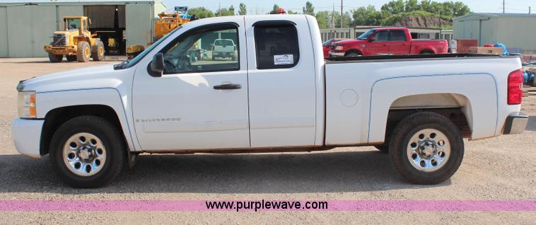 image for item J2171 2008 Chevrolet Silverado 1500 Ext. Cab pickup truck