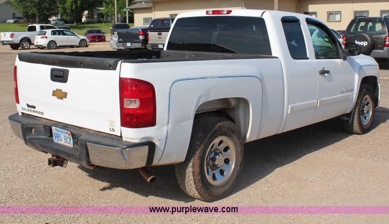 image for item J2171 2008 Chevrolet Silverado 1500 Ext. Cab pickup truck